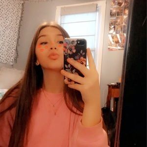 Meet your Posher, Holli-ann